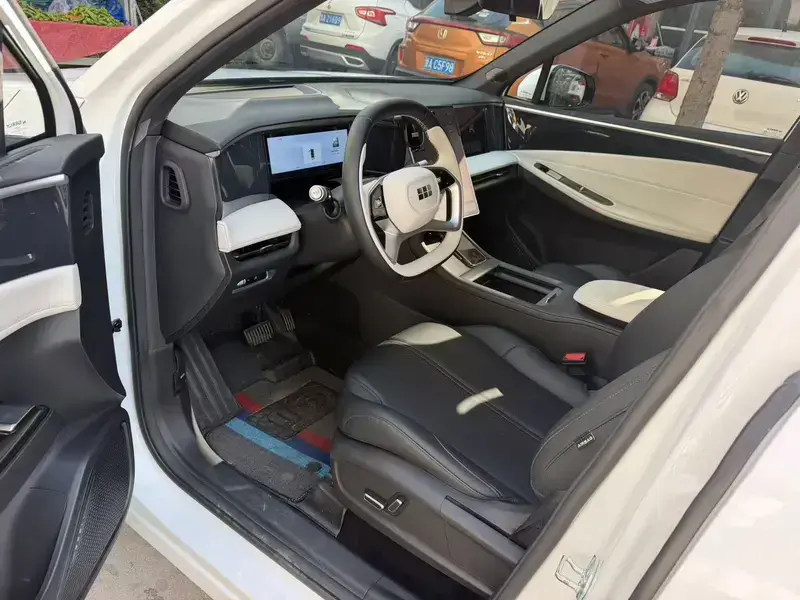 2023 Geely Galaxy L7 с пробегом 38 000 км