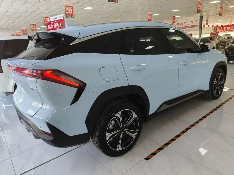 2024 Geely Galaxy L7 с пробегом 18 000 км