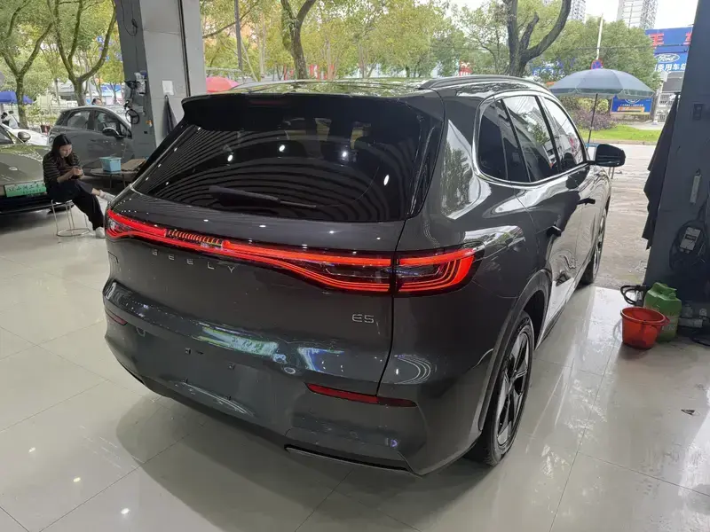 2024 Geely Galaxy E5 с пробегом 56 000 км
