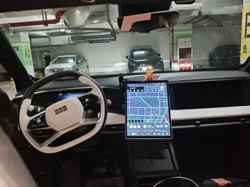 2024 Geely Galaxy L7 с пробегом 37 000 км