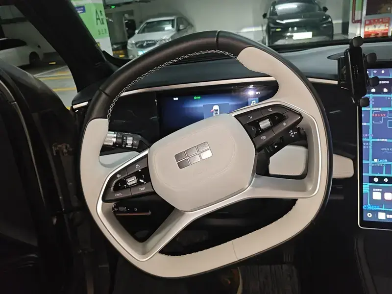2024 Geely Galaxy L7 с пробегом 37 000 км