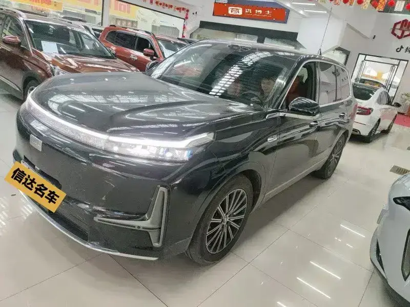 2025 Geely Galaxy M9 с пробегом 15 000 км