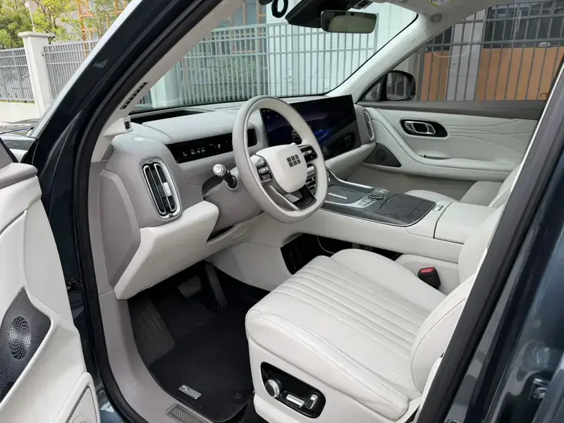 2025 Geely Galaxy M9 с пробегом 23 000 км