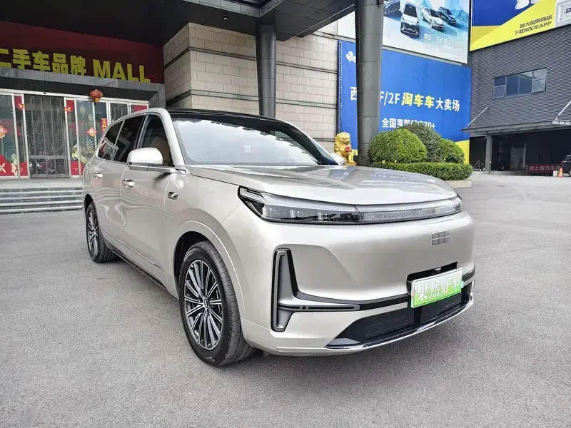 2025 Geely Galaxy M9 с пробегом 300 км