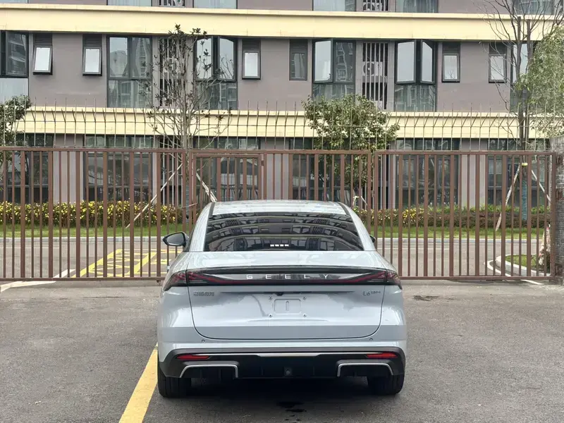 2025 Geely Galaxy L6 с пробегом 54 000 км