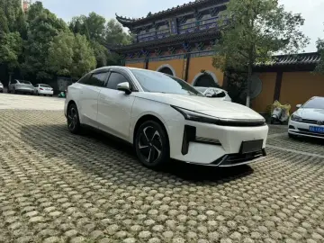 2024 Geely Galaxy L6 с пробегом 35 000 км