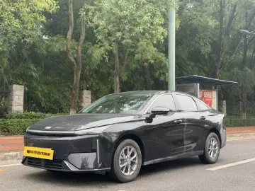 2024 Geely Galaxy L6 с пробегом 18 000 км