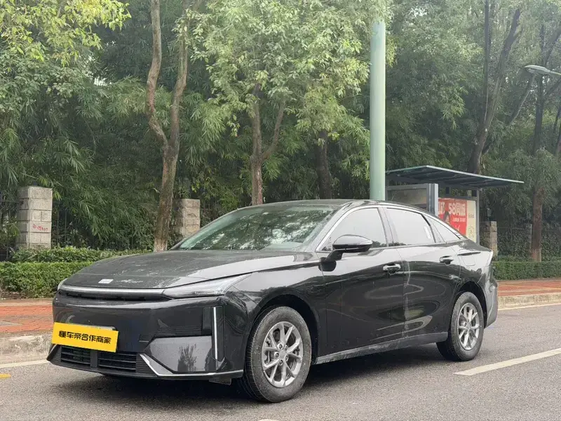 2024 Geely Galaxy L6 с пробегом 18 000 км