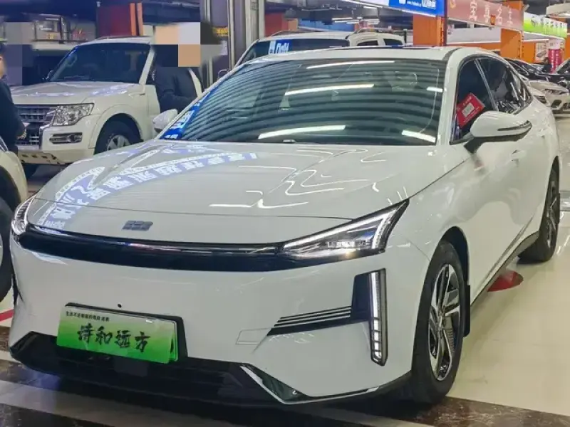 2024 Geely Galaxy L6 с пробегом 32 000 км
