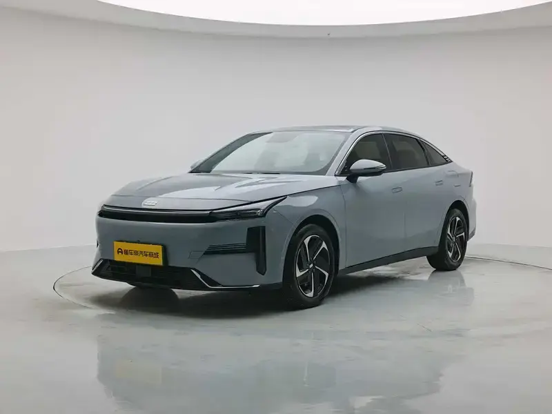 2023 Geely Galaxy L6 с пробегом 12 800 км