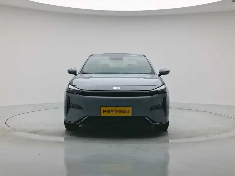2023 Geely Galaxy L6 с пробегом 12 800 км
