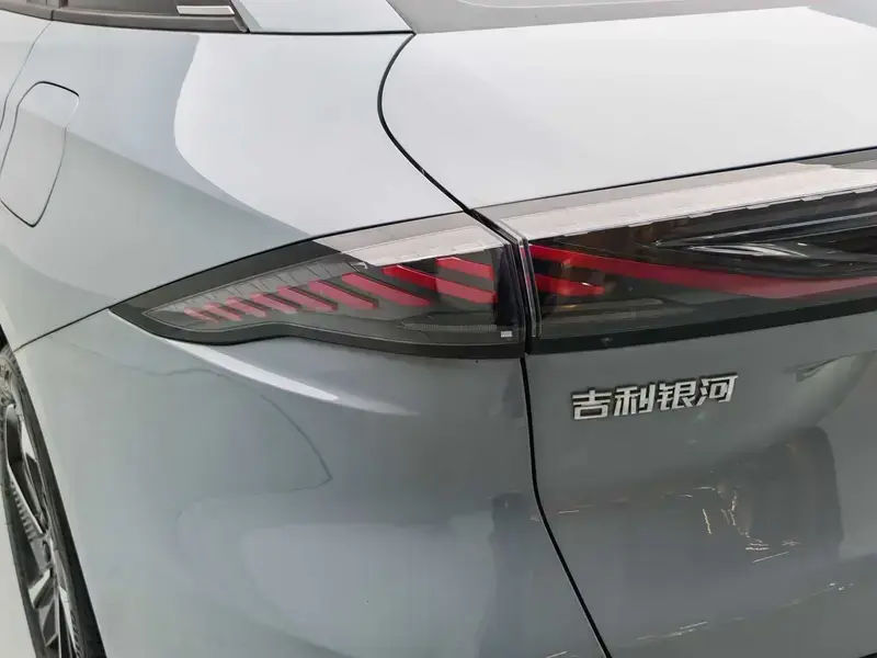 2023 Geely Galaxy L6 с пробегом 12 800 км