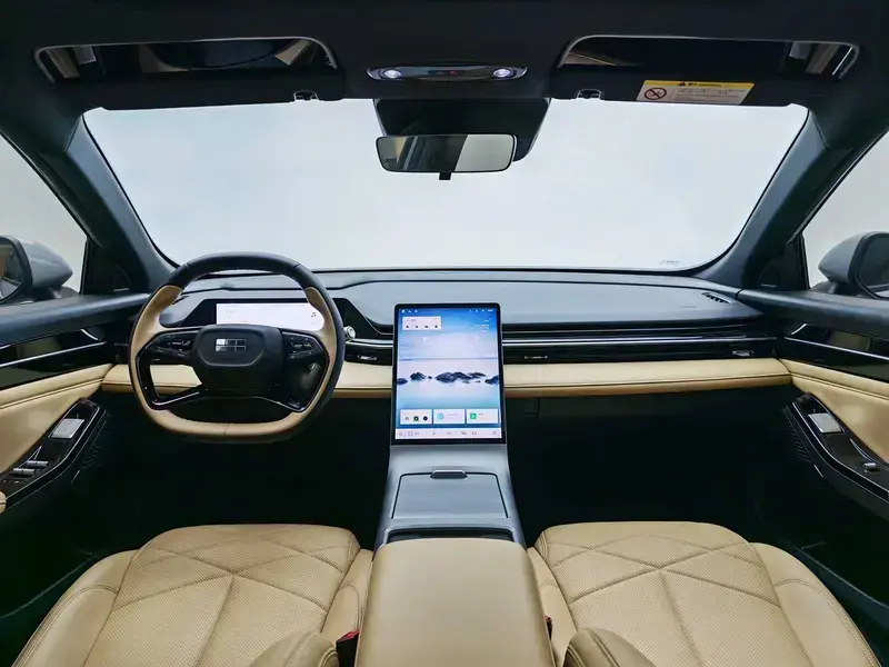 2023 Geely Galaxy L6 с пробегом 12 800 км