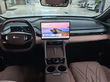2025 Geely Galaxy L6 с пробегом 14 900 км
