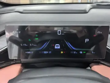 2025 Geely Galaxy L6 с пробегом 14 900 км