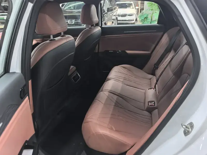 2025 Geely Galaxy L6 с пробегом 14 900 км