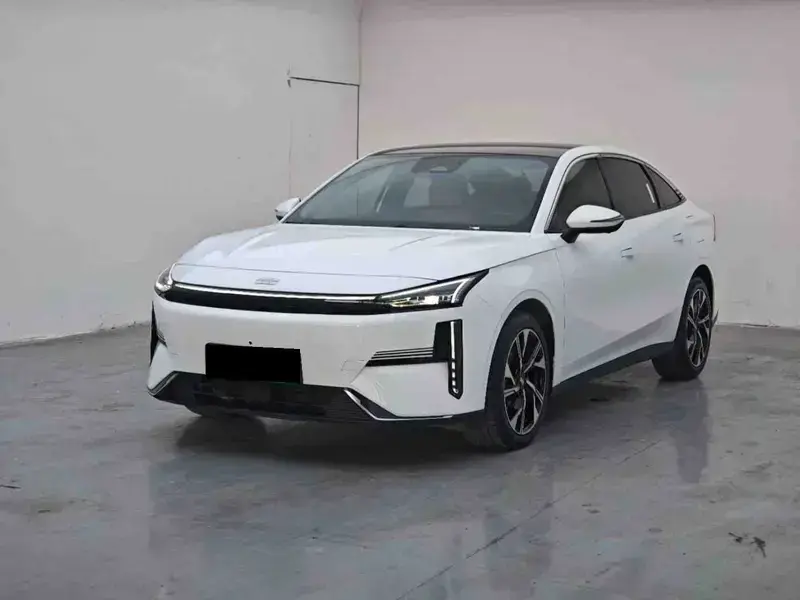 2023 Geely Galaxy L6 с пробегом 45 000 км