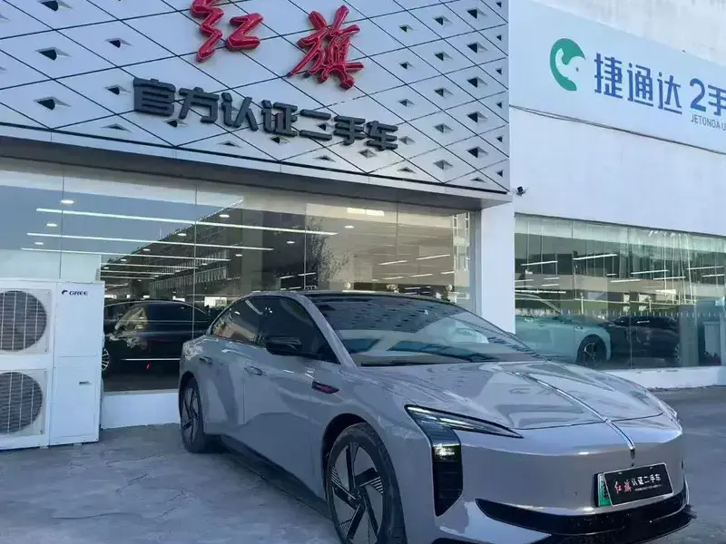 2024 Hongqi EH7 с пробегом 24 000 км