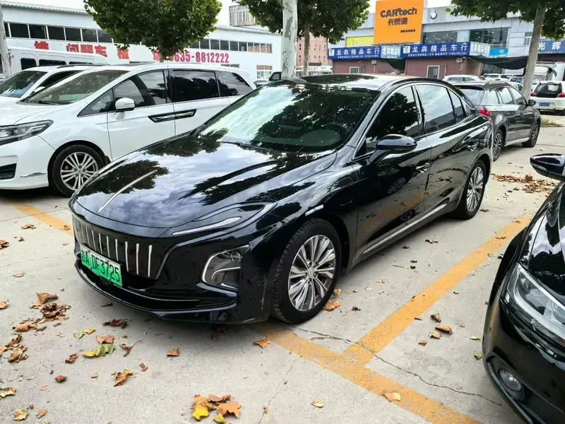 2023 Hongqi E-QM5 с пробегом 44 000 км