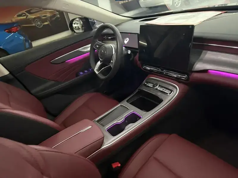 2026 Hongqi H5 с пробегом 5 000 км