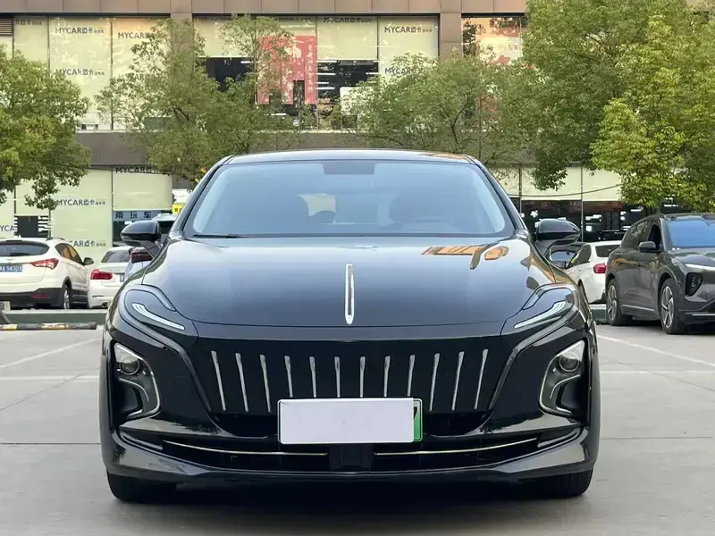 2023 Hongqi E-QM5 с пробегом 47 000 км
