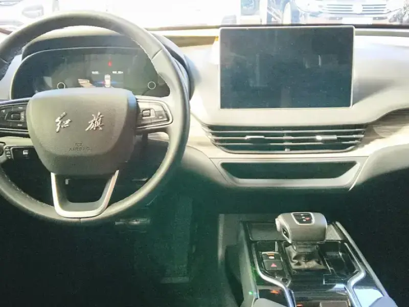 2024 Hongqi E-QM5 с пробегом 45 000 км