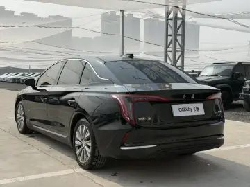 2024 Hongqi E-QM5 с пробегом 48 900 км
