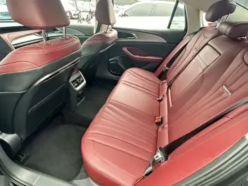2024 Hongqi H5 с пробегом 17 800 км
