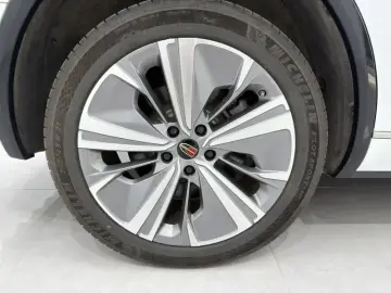 2022 Hongqi E-HS9 с пробегом 15 100 км