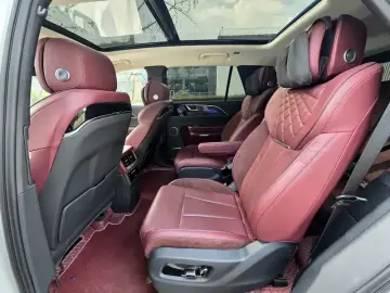 2022 Hongqi E-HS9 с пробегом 74 000 км