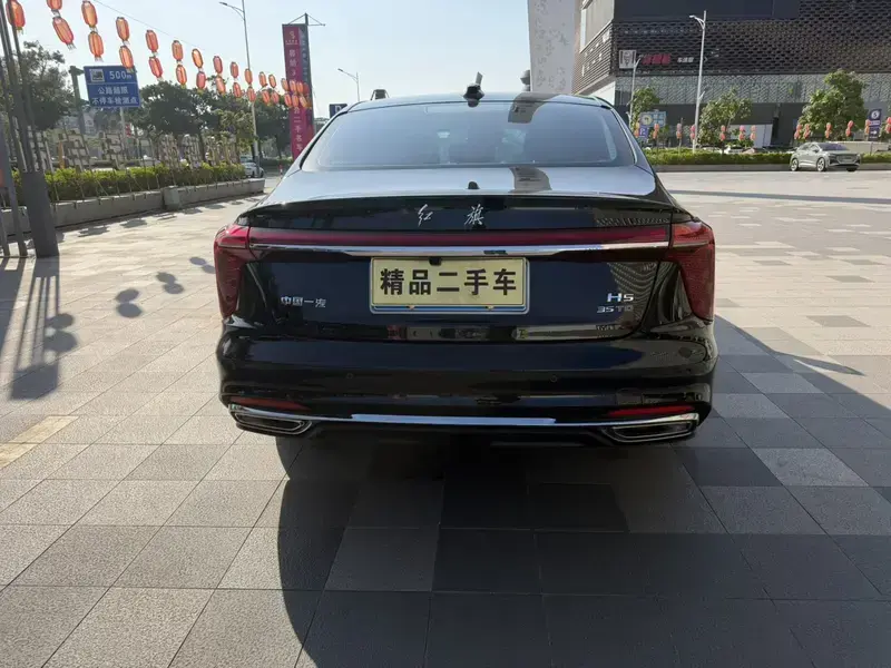 2024 Hongqi H5 с пробегом 27 000 км