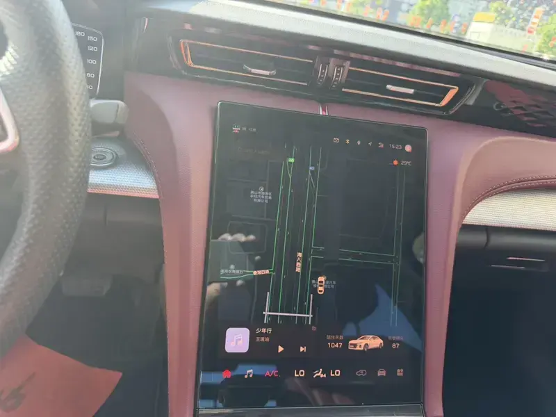 2024 Hongqi H5 с пробегом 27 000 км