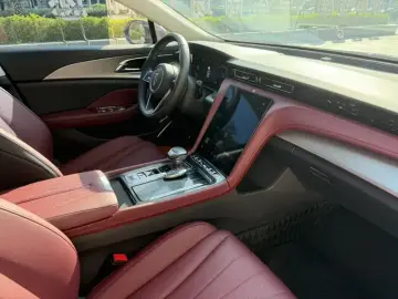 2024 Hongqi H5 с пробегом 27 000 км