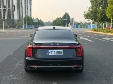 2020 Hongqi H9 с пробегом 85 000 км