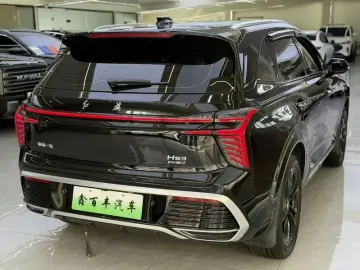 2025 Hongqi HS3 с пробегом 14 600 км