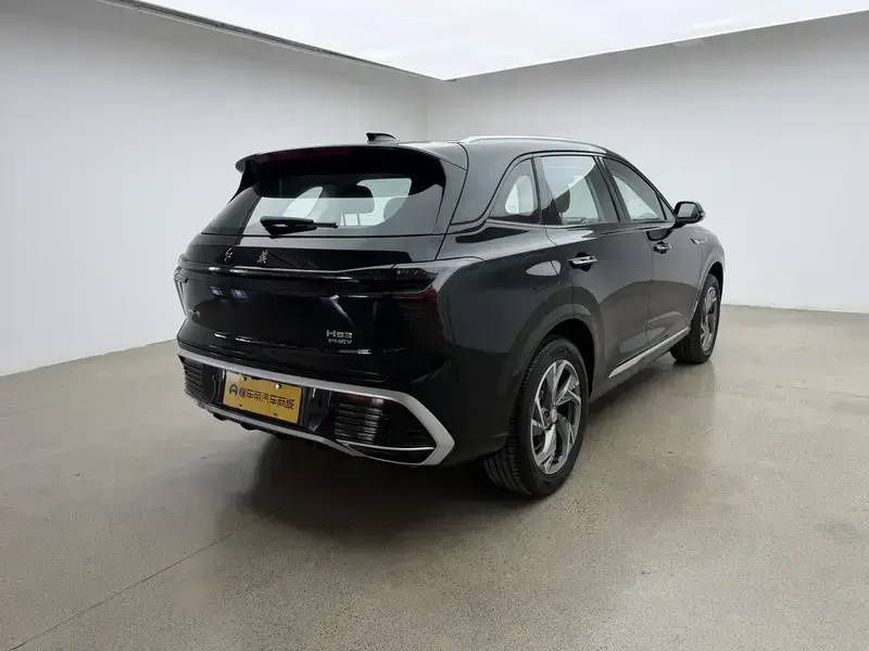 2025 Hongqi HS3 с пробегом 13 000 км