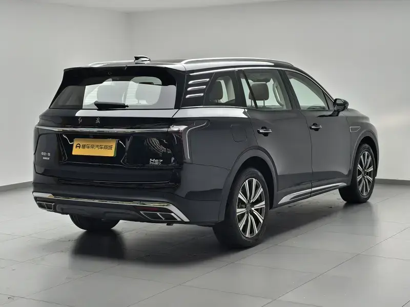 2025 Hongqi HS7 с пробегом 14 800 км