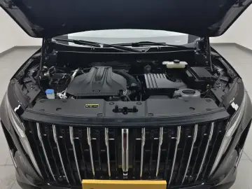 2025 Hongqi HS7 с пробегом 14 800 км