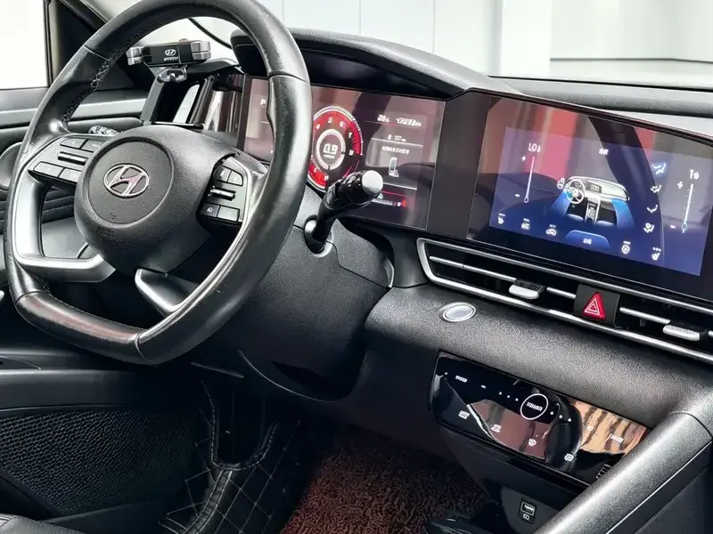 2021 Hyundai Elantra с пробегом 44 000 км