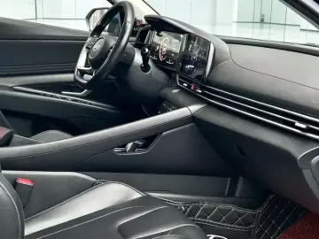 2021 Hyundai Elantra с пробегом 44 000 км