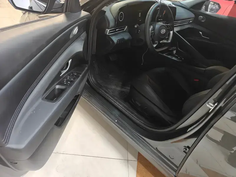 2023 Hyundai Elantra с пробегом 6 400 км