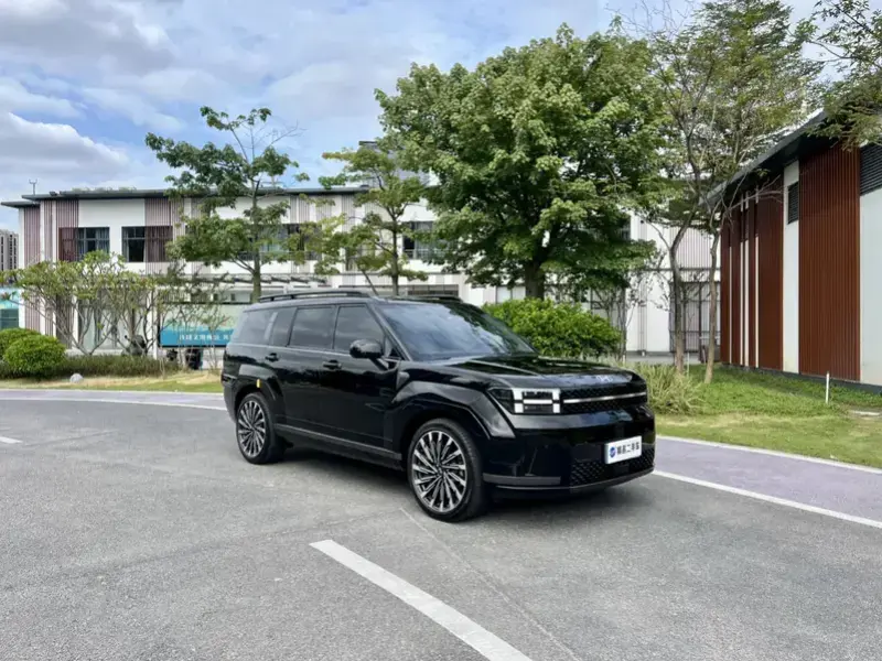 2024 Hyundai Santa Fe с пробегом 5 200 км