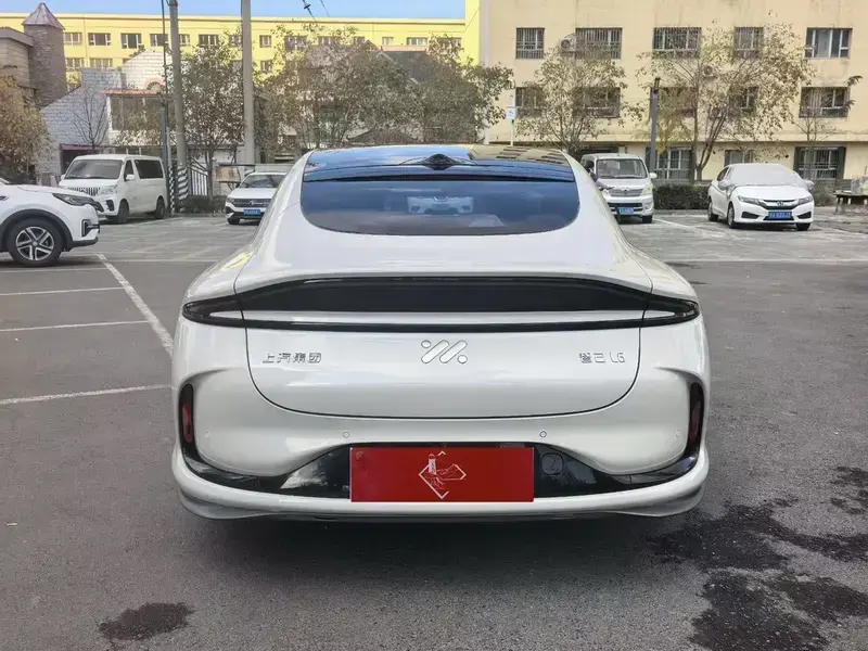2024 IM Motors (Zhiji) L6 с пробегом 30 000 км