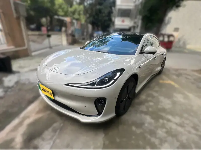 2025 IM Motors (Zhiji) L6 с пробегом 22 900 км