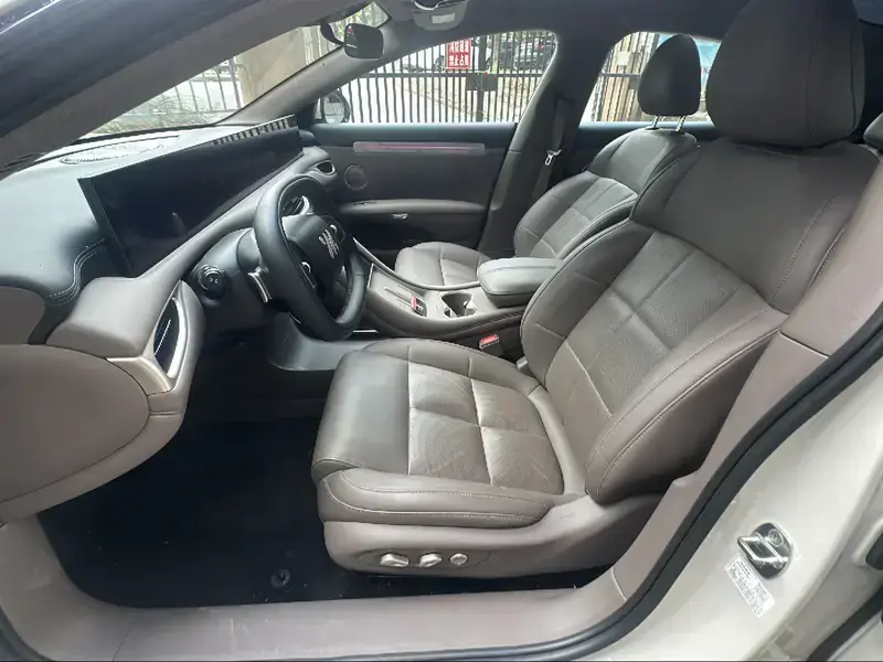 2025 IM Motors (Zhiji) L6 с пробегом 22 900 км