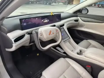 2024 IM Motors (Zhiji) L6 с пробегом 26 000 км