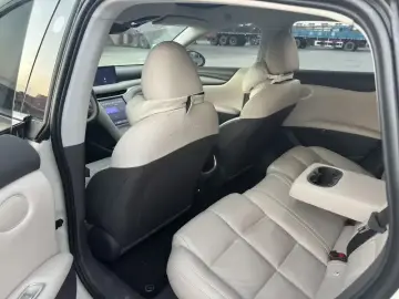2024 IM Motors (Zhiji) L6 с пробегом 26 000 км