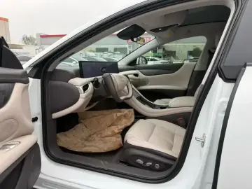 2024 IM Motors (Zhiji) L6 с пробегом 47 800 км