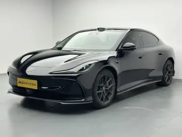 2024 IM Motors (Zhiji) L6 с пробегом 72 300 км