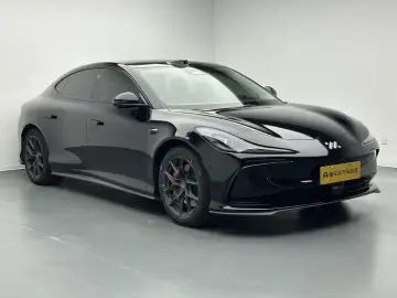 2024 IM Motors (Zhiji) L6 с пробегом 72 300 км